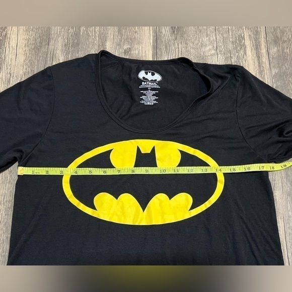 DC Batman Tee w/ Attached Cape Women’s (Sz L) - Picture 4 of 5